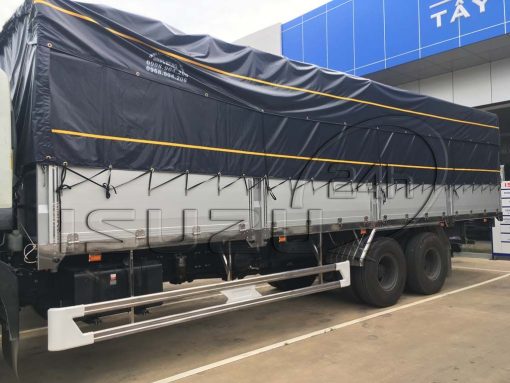 Bên hông xe tải Isuzu 15 tấn FVM 1500 thùng mui bạt bửng nhôm
