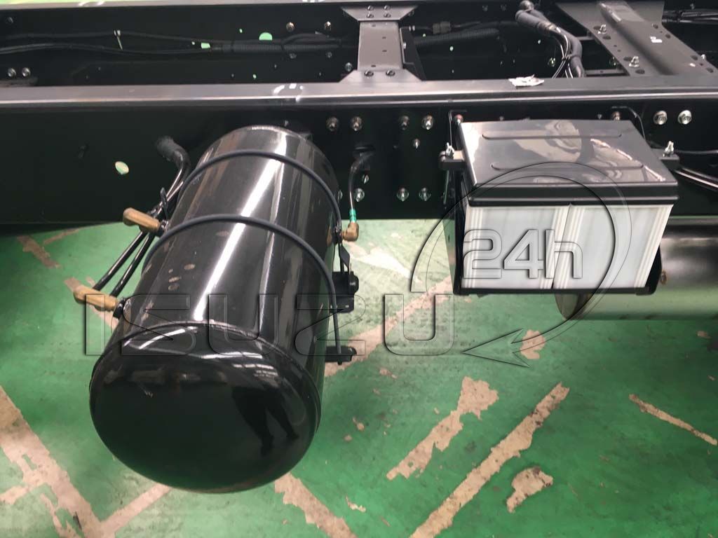 Bình acquy và bình hơi khí nén phụ xe tải Isuzu 15t FVM 1500