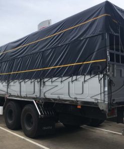 Phía sau bên tài xe tải Isuzu 15 tấn FVM 1500 thùng mui bạt bửng nhôm