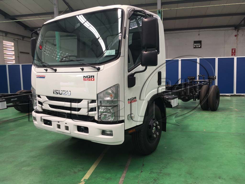 Tổng quan xe tải Isuzu 5 tấn NQR 550 thùng dài 6.2m