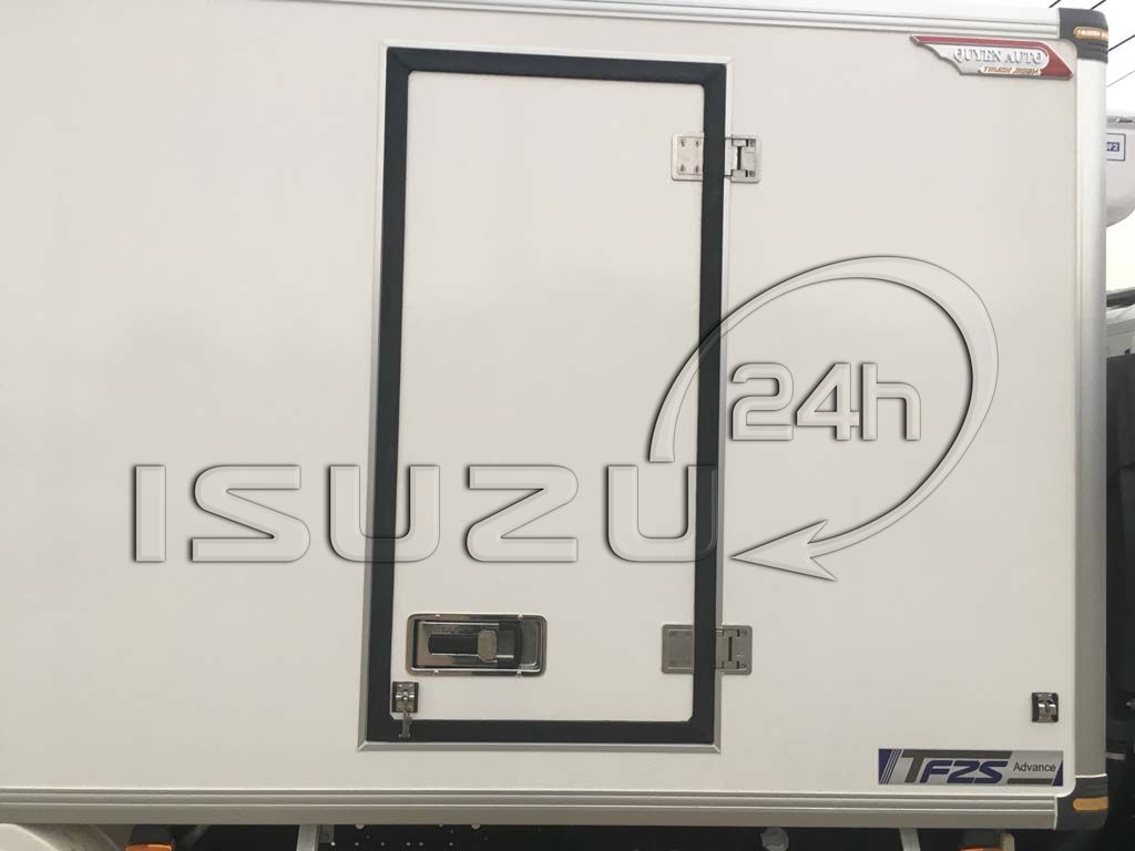 Cửa hông xe tải Isuzu 1t9 thùng đông lạnh Quyền Auto
