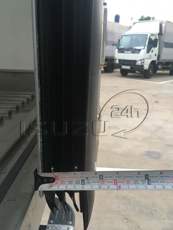 Độ dày panel cửa xe tải Isuzu 1t9 thùng đông lạnh Quyền Auto
