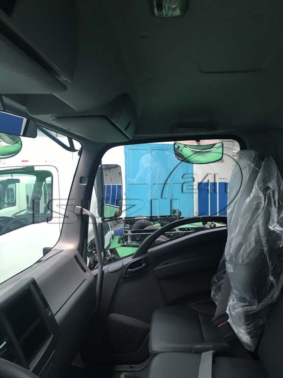 Nội thất cabin Xe tải Isuzu FRR 650 6t thùng dài 6m7