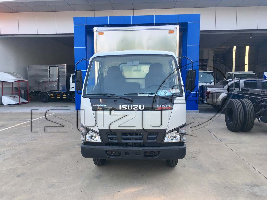 Xe tải Isuzu QKR 270 thùng kín Inox 1T9 2T4