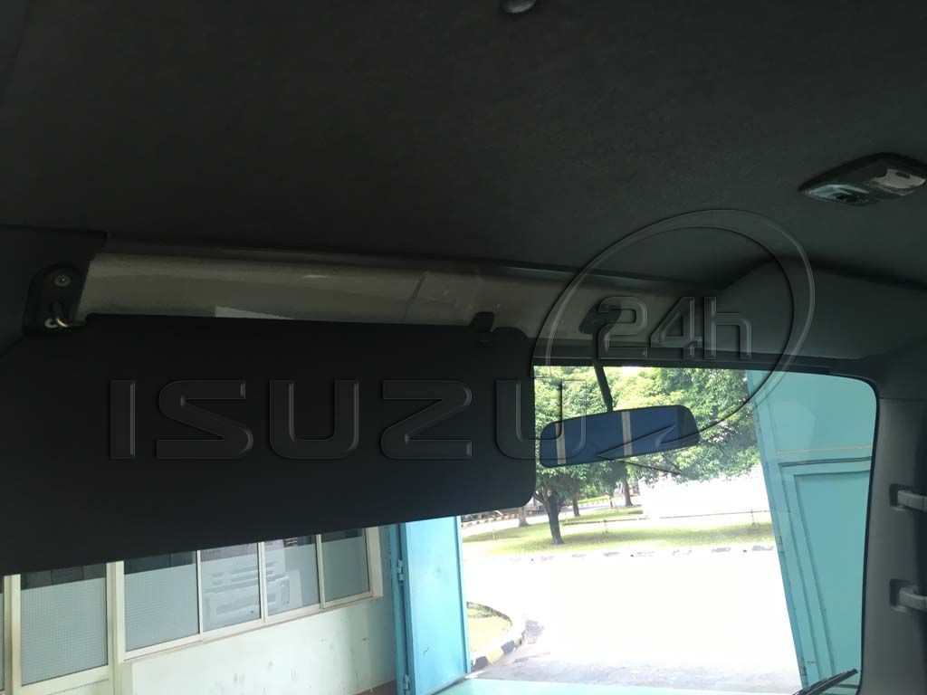 Tấm che nắng xe tải Isuzu 1T9 đầu vuông nhập Nhật NMR 310
