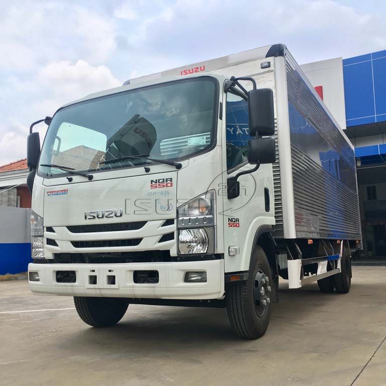 Tổng quát xe tải Isuzu 5T NQR 550 thùng kín full Inox