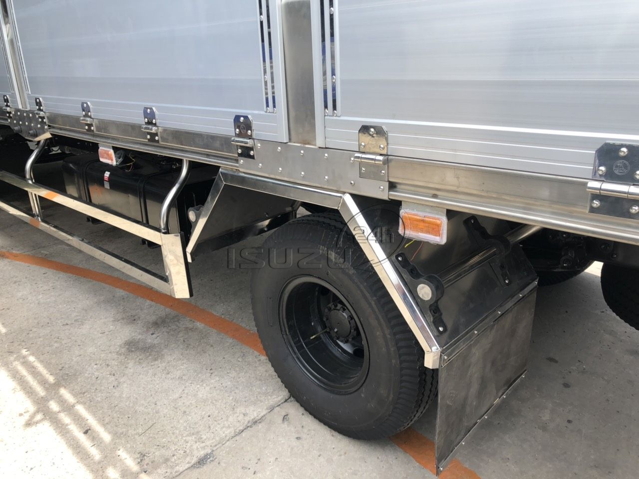 xe tải Isuzu 6T5 FRR650 thùng mui bạt nhôm đóng Lượm Auto