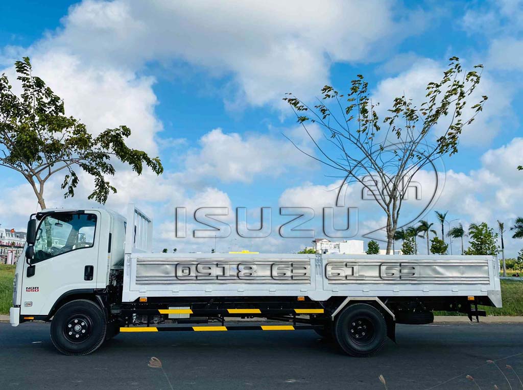 Cạnh hông xe tải Isuzu 5 tấn NQR550 thùng lửng 6 mét