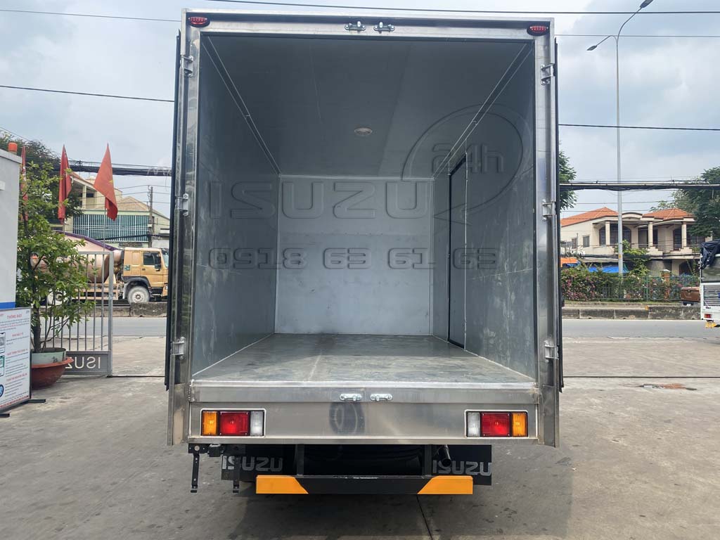 Thùng xe tải Isuzu QKR 230 đầu vuông 2T4 thùng 3m6