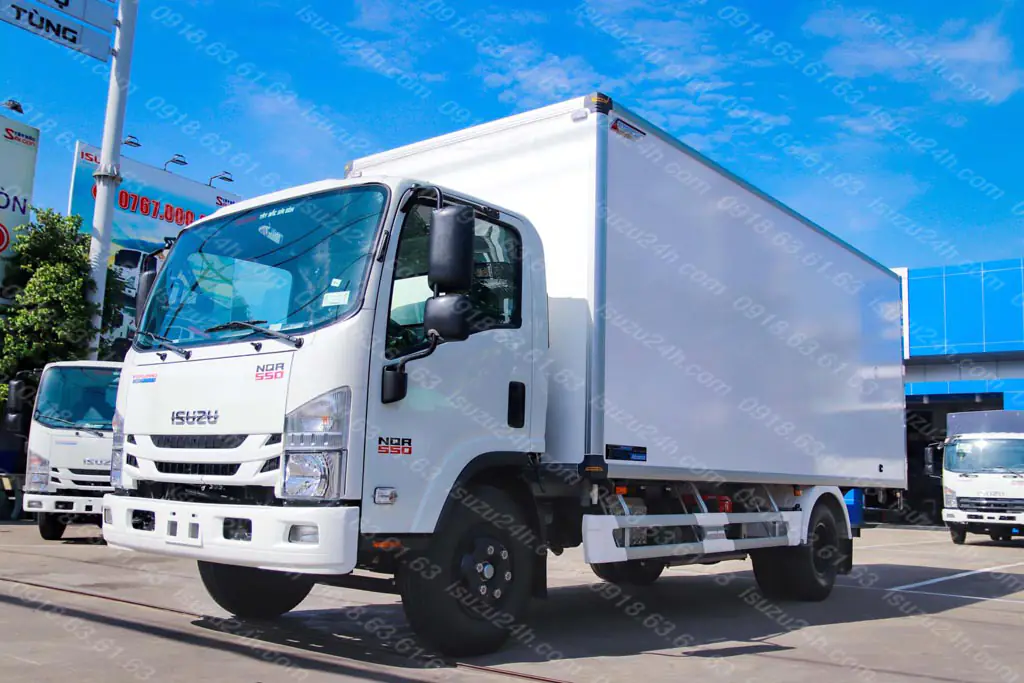 Xe tải Isuzu NQR 550 thùng kín composite bảo ôn Quyền Auto cải tạo máy nổ oxy