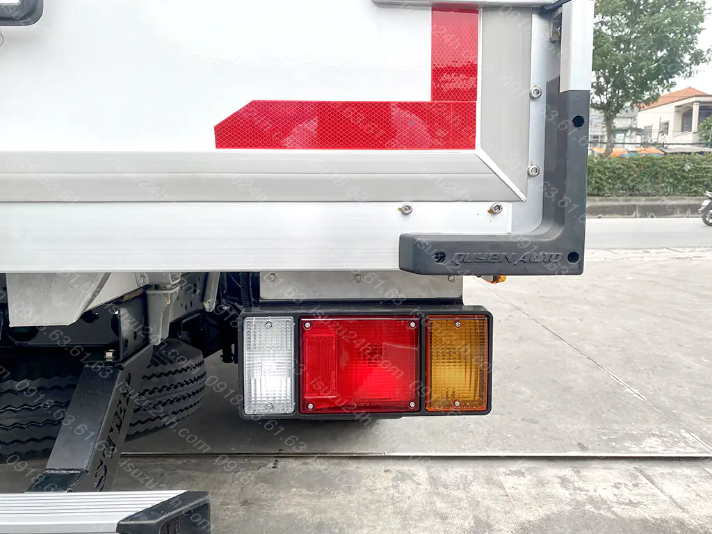 Đèn lái sau xe Isuzu QKR 270 210 thùng đông lạnh