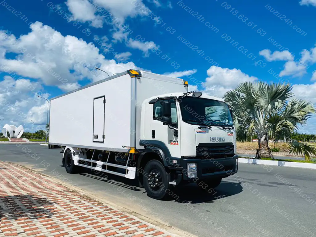 Xe tải 8T Isuzu FVR 900 thùng composite bảo ôn