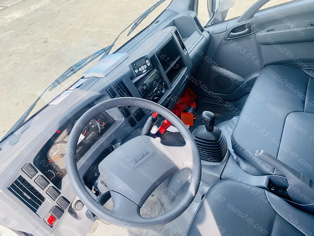 Nội thất cabin vô lăng xe tải Isuzu QKR 210 đầu vuông gắn máy lạnh Carrier Citimax700