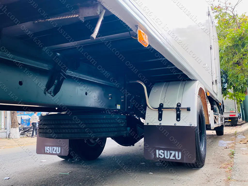 Khung gầm và tay gài cửa thùng xe tải siêu dài 9m6 Isuzu FVR900 8T