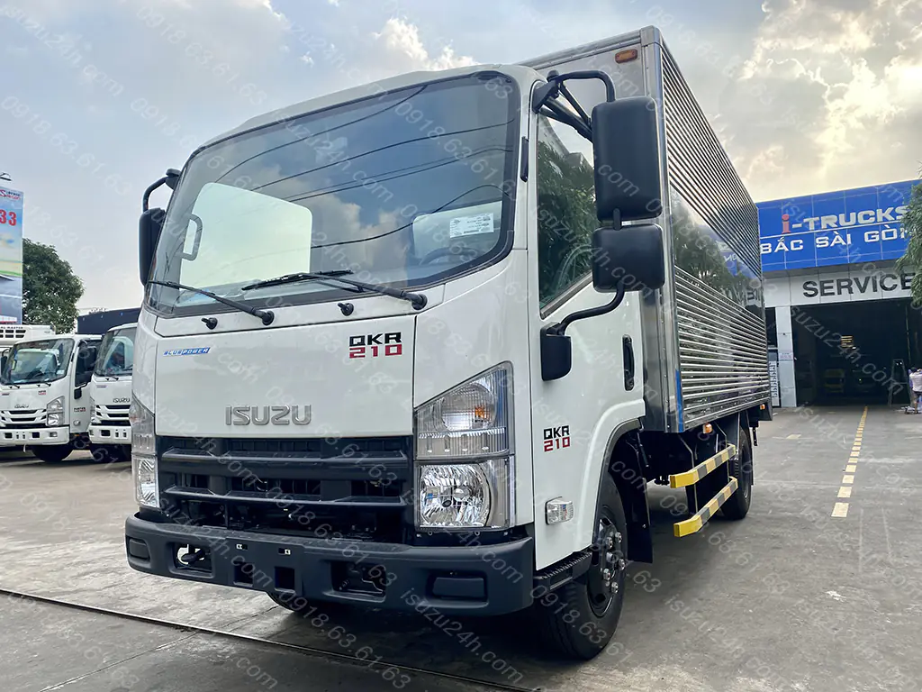 Xe tải Isuzu QKR 210 đầu vuông thùng kín chính hãng nhà máy Isuzu
